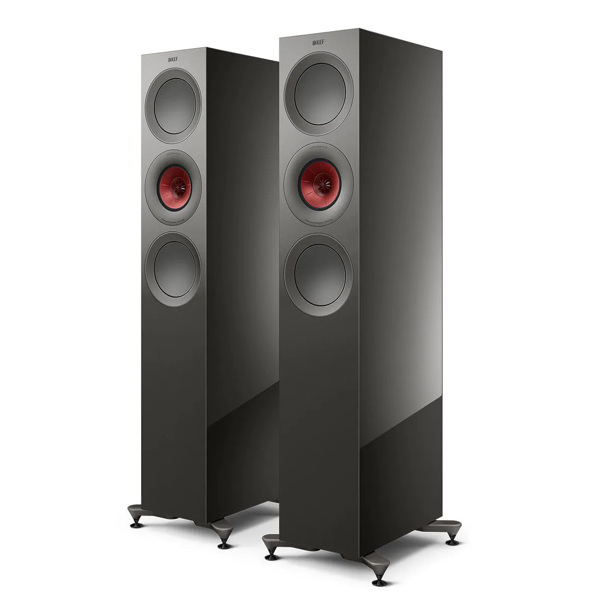 Boxe de podea KEF R7 Meta Titanium Grey, vedere frontală în perspectivă, fără grile, cu driver Uni-Q roșu.