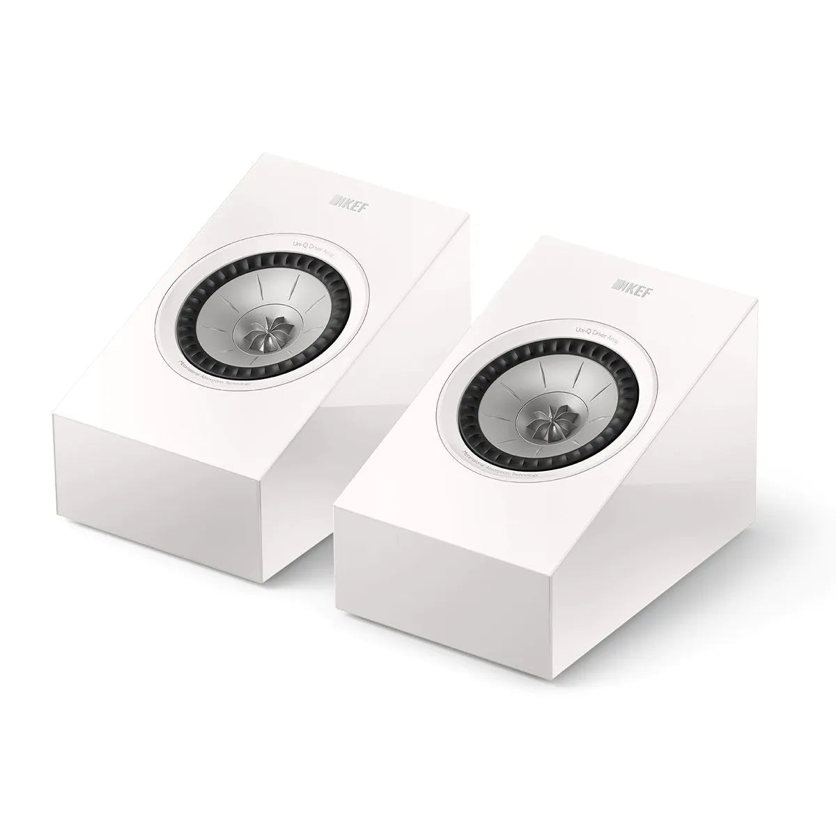 Boxe KEF R8 Meta Dolby Atmos albe, vedere frontală în perspectivă, fără grilaj, difuzoare vizibile.