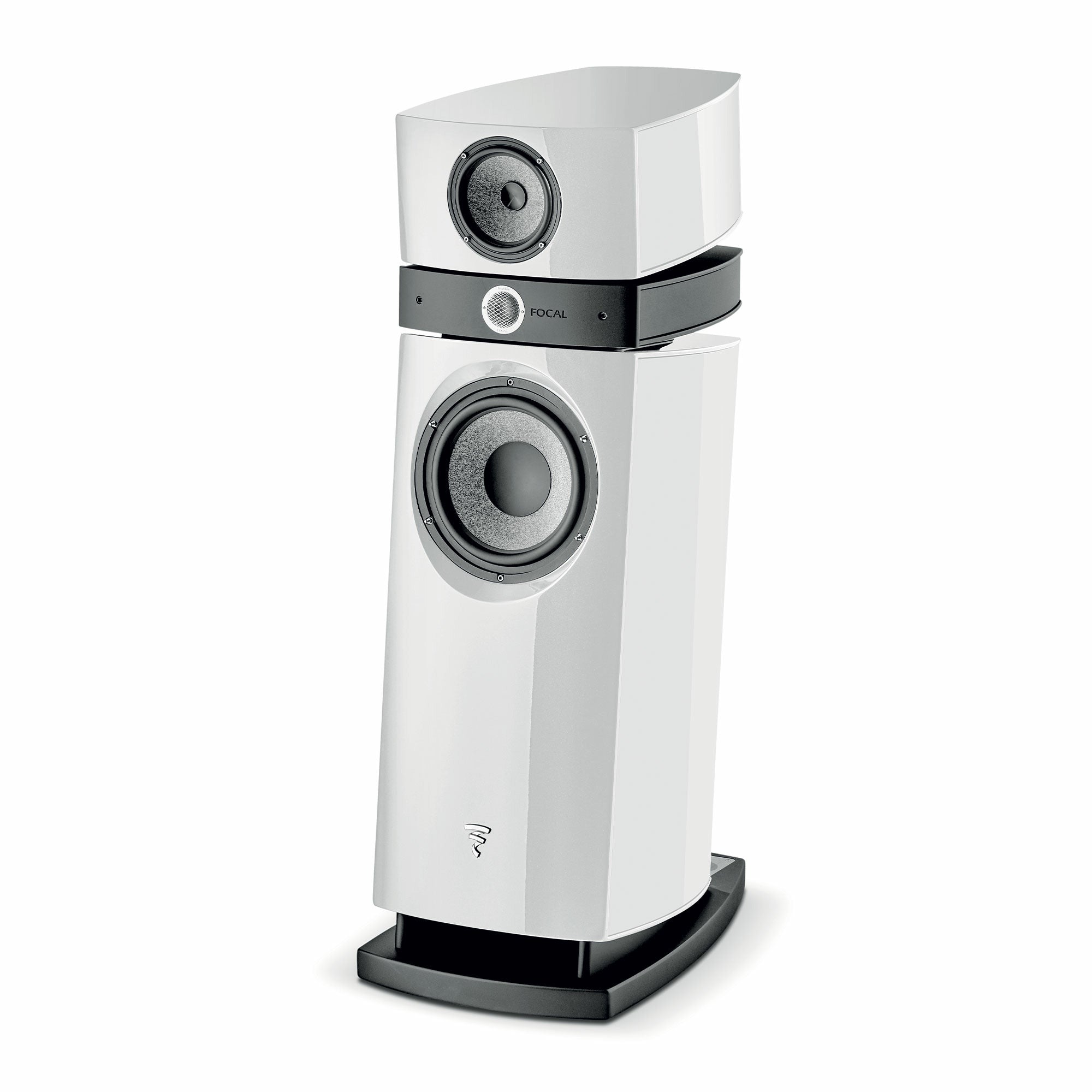 Focal Scala Utopia Evo boxă de podea albă, vedere din unghi de 34 de grade, difuzoare vizibile frontal.