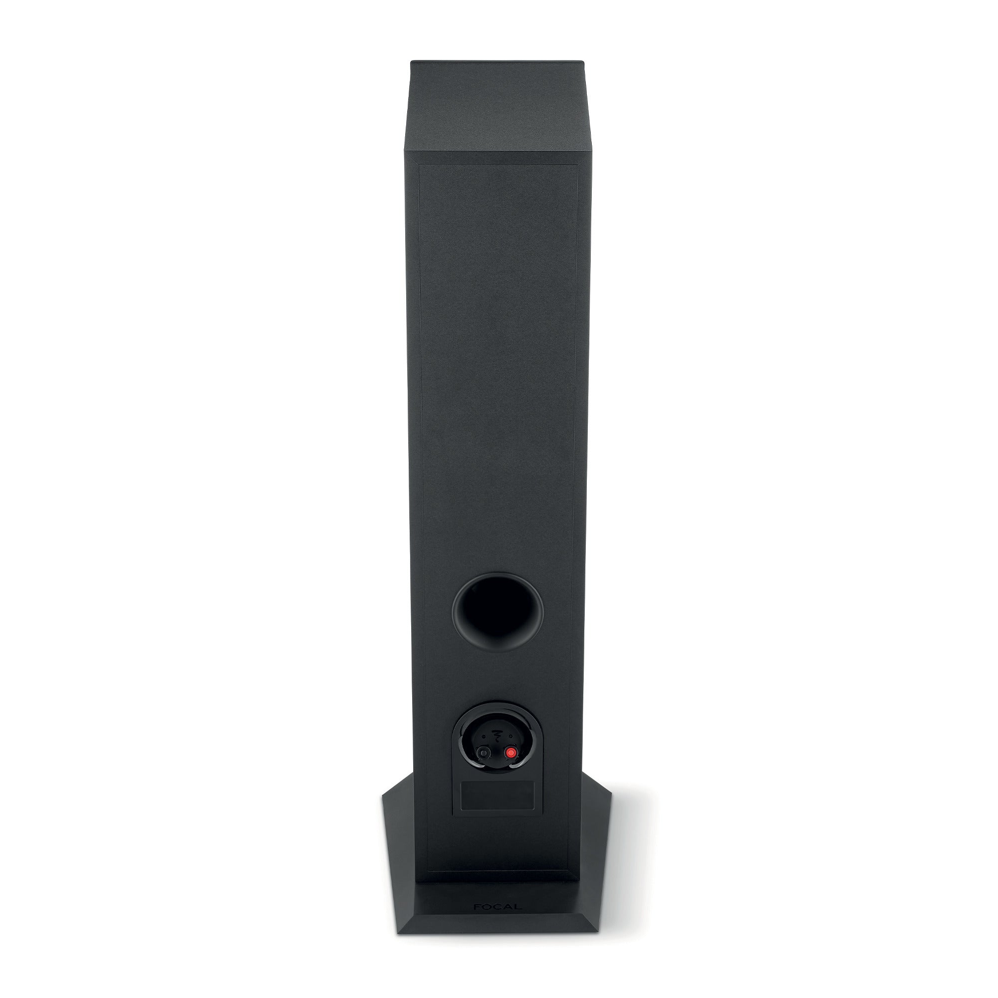Spatele boxei Focal Theva N2, culoare neagră, arată portul bass reflex și conectorii pentru cabluri audio.