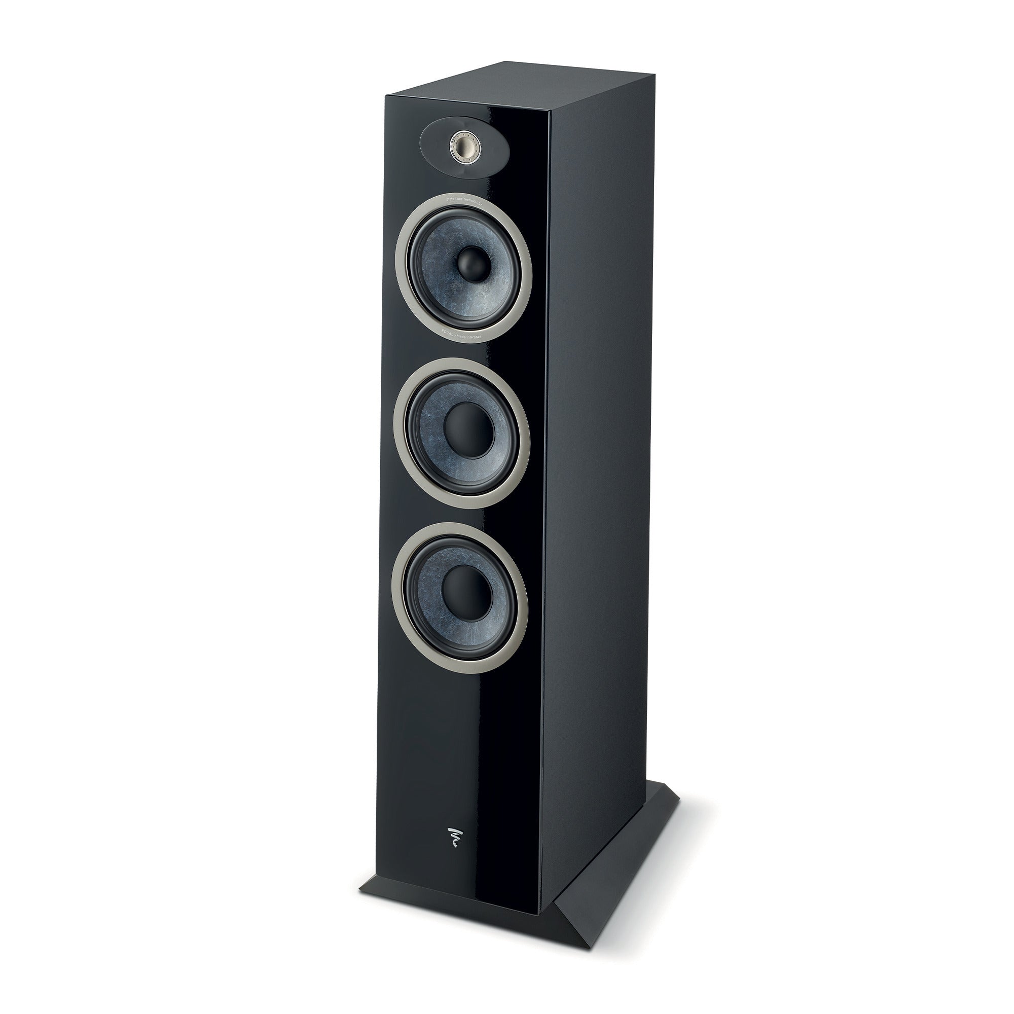 Focal Theva N3 Boxe de podea, negru, vedere din unghi de 34°, trei difuzoare vizibile, finisaj lucios.#color_black