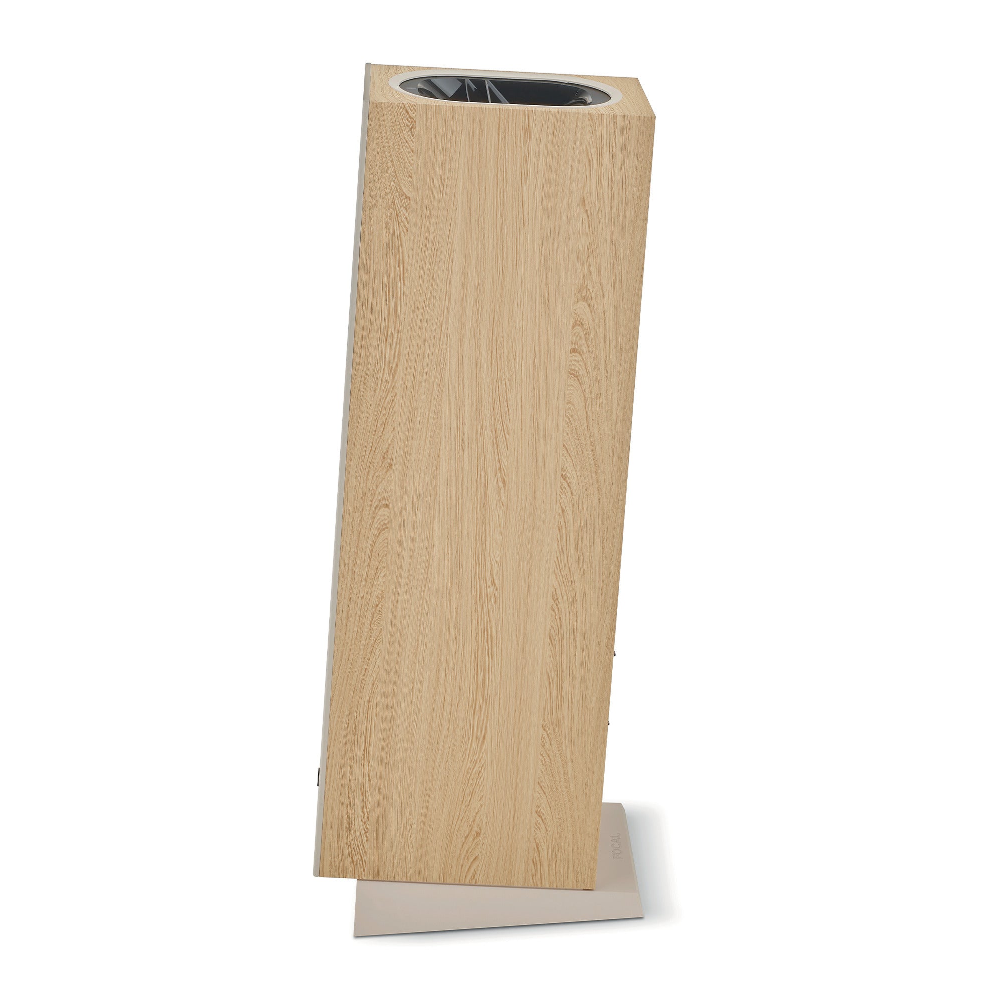 Focal Theva N3-D Boxe de podea, profil lateral lemn deschis, vizibilă baza și partea superioară.