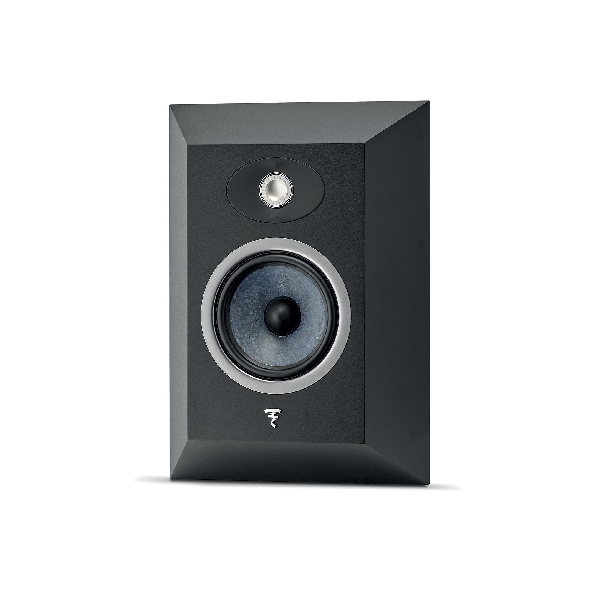 Boxă de perete Focal Theva Surround, negru, vedere frontală, difuzor și tweeter vizibile.