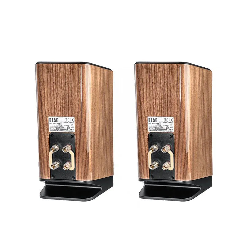 Spatele boxelor Elac Vela BS 403.2 culoare walnut, cu panou de conexiuni bi-wire și etichete tehnice vizibile.