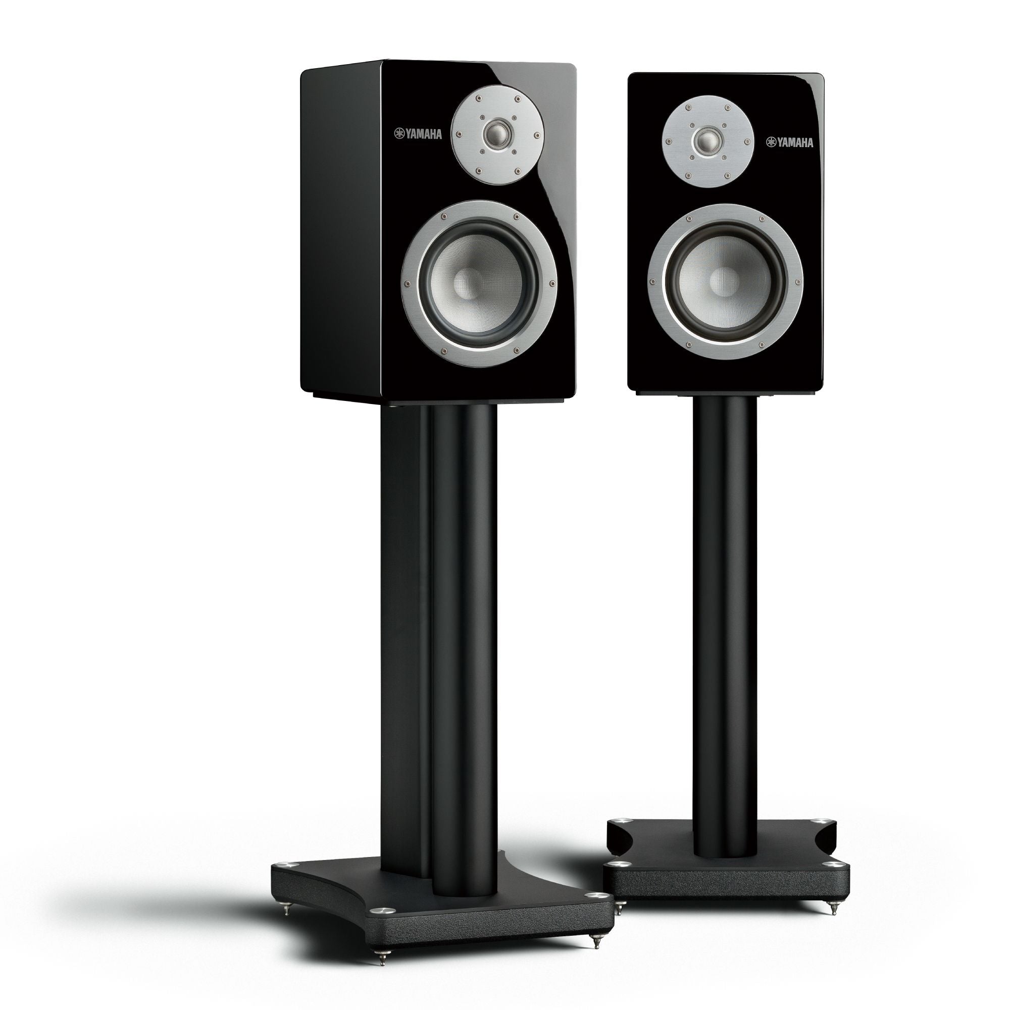 Boxe Yamaha NS-3000 negre, vedere frontală, pe suporturi negre. Tweeter și woofer alb, logo vizibil.