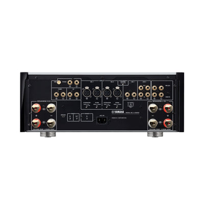 Spate negru Yamaha A-S3200 Amplificator, conectori RCA și XLR, terminale pentru boxe, intrare AC.