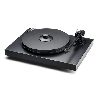 Pick-up Pro-Ject 2Xperience negru, vedere lateral față-dreapta, braț audio și platan clar vizibile.