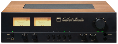 Amplificator NAD C 3050, vedere frontală, panou negru cu finisaj lemn, VU-metre, controale audio vizibile.