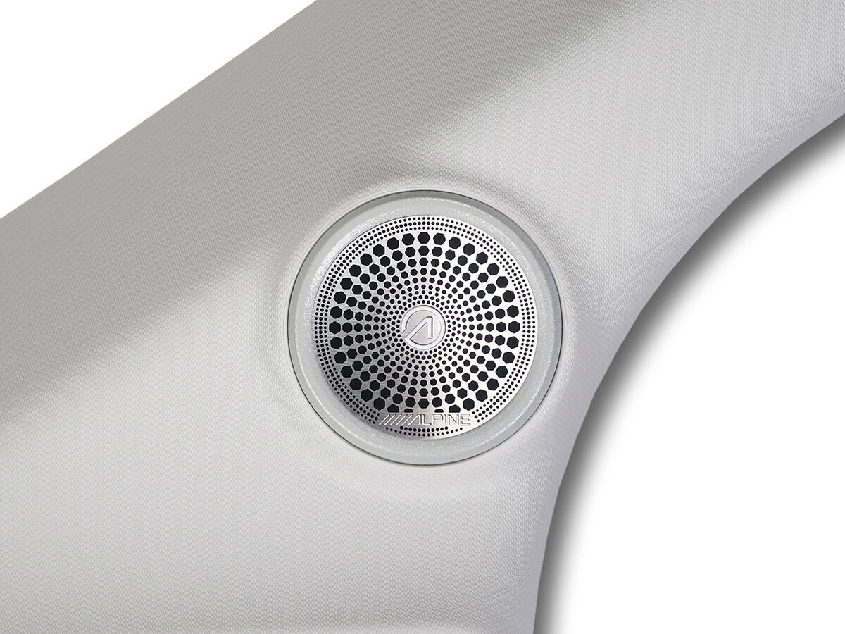 Accesoriile de montaj incluse în setul Alpine SPC-106TRA7-2