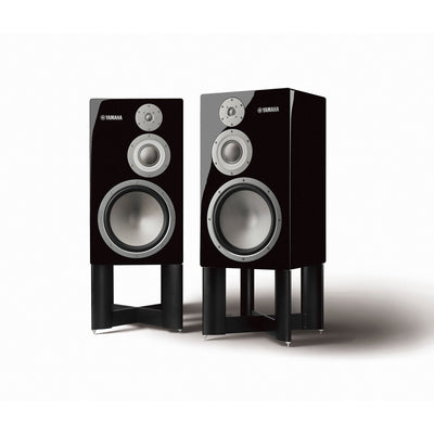 Boxe Yamaha NS-5000 negre, vedere frontală, evidențiind difuzoarele mari și medii, montate pe suporturi.