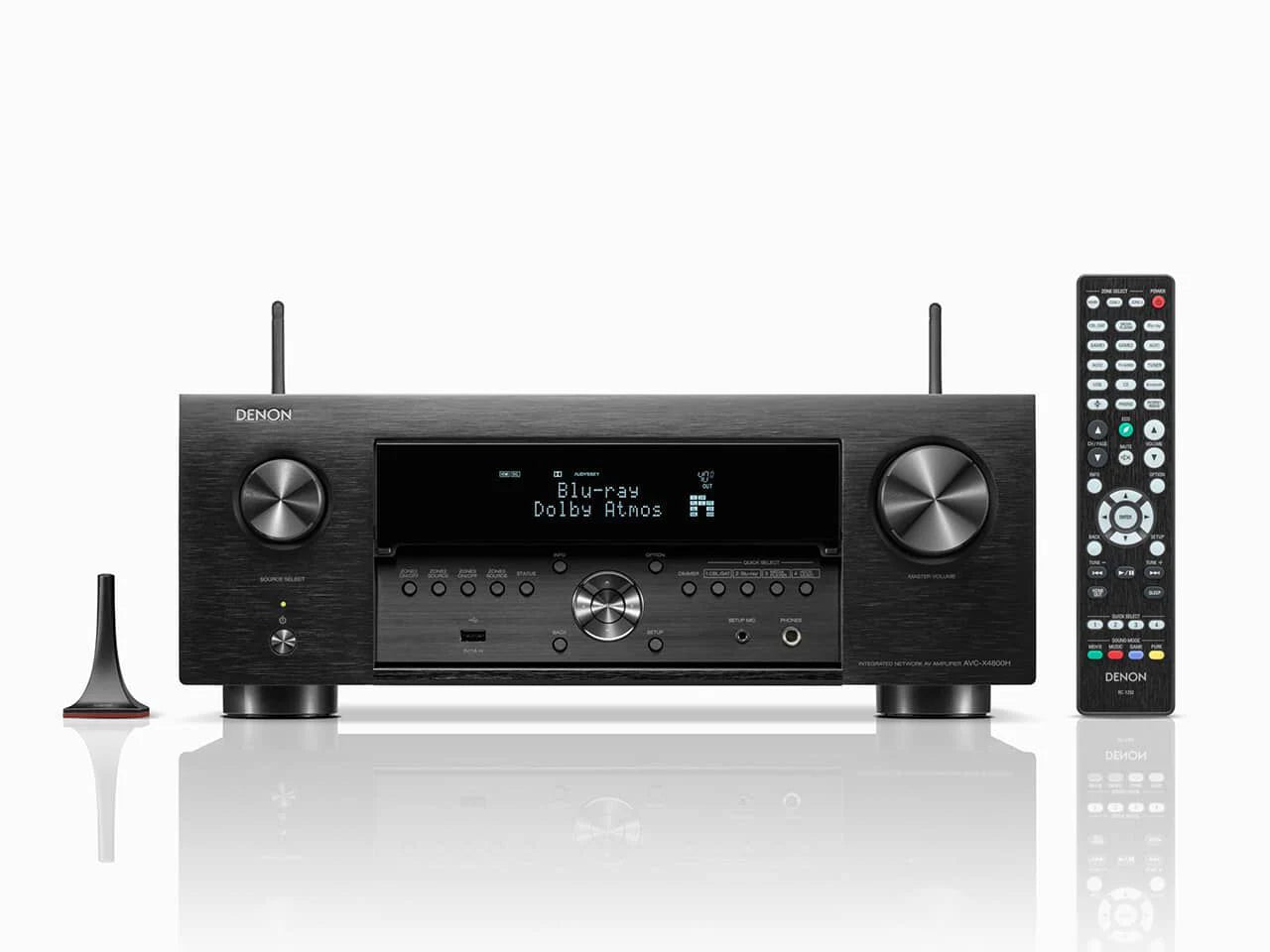 Receiver AV Denon AVC-X4800H negru, vedere frontală, afișaj activ, butoane de control și telecomandă.#color_black