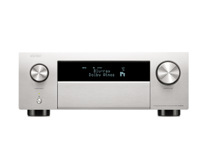 Receiver AV Denon AVC-X4800H argintiu, vedere frontală. Afișaj digital central, butoane volum și sursă.