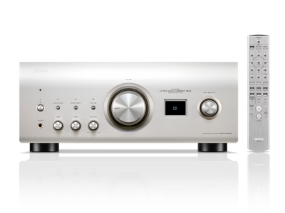 Denon PMA-3000NE Amplificator, vedere frontală, argintiu, butoane de control volum, bas, treble, balans, selector intrare, afișaj CD, telecomandă inclusă.