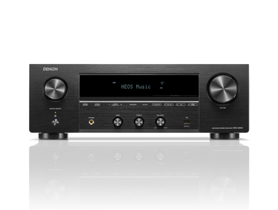 Receivor AV Denon DRA-900H, vedere frontală, negru, afișaj HEOS Music, butoane volum și selectare sursă.