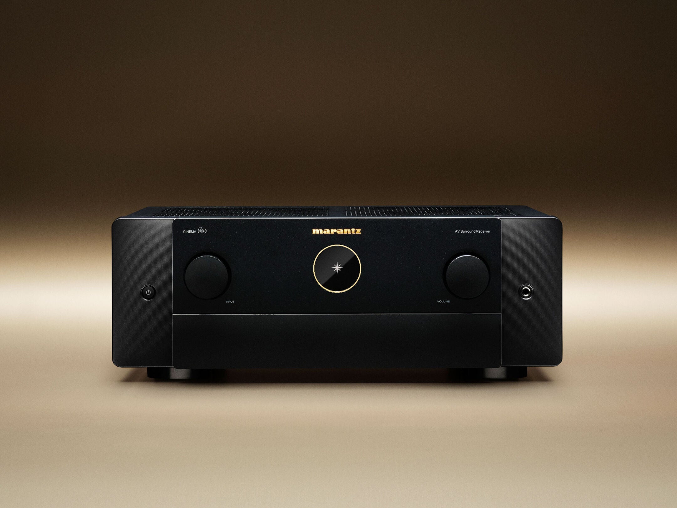 Receptor AV Marantz Cinema 50, negru, vedere frontală. Afișează butoane mari pentru volum și input.#color_black