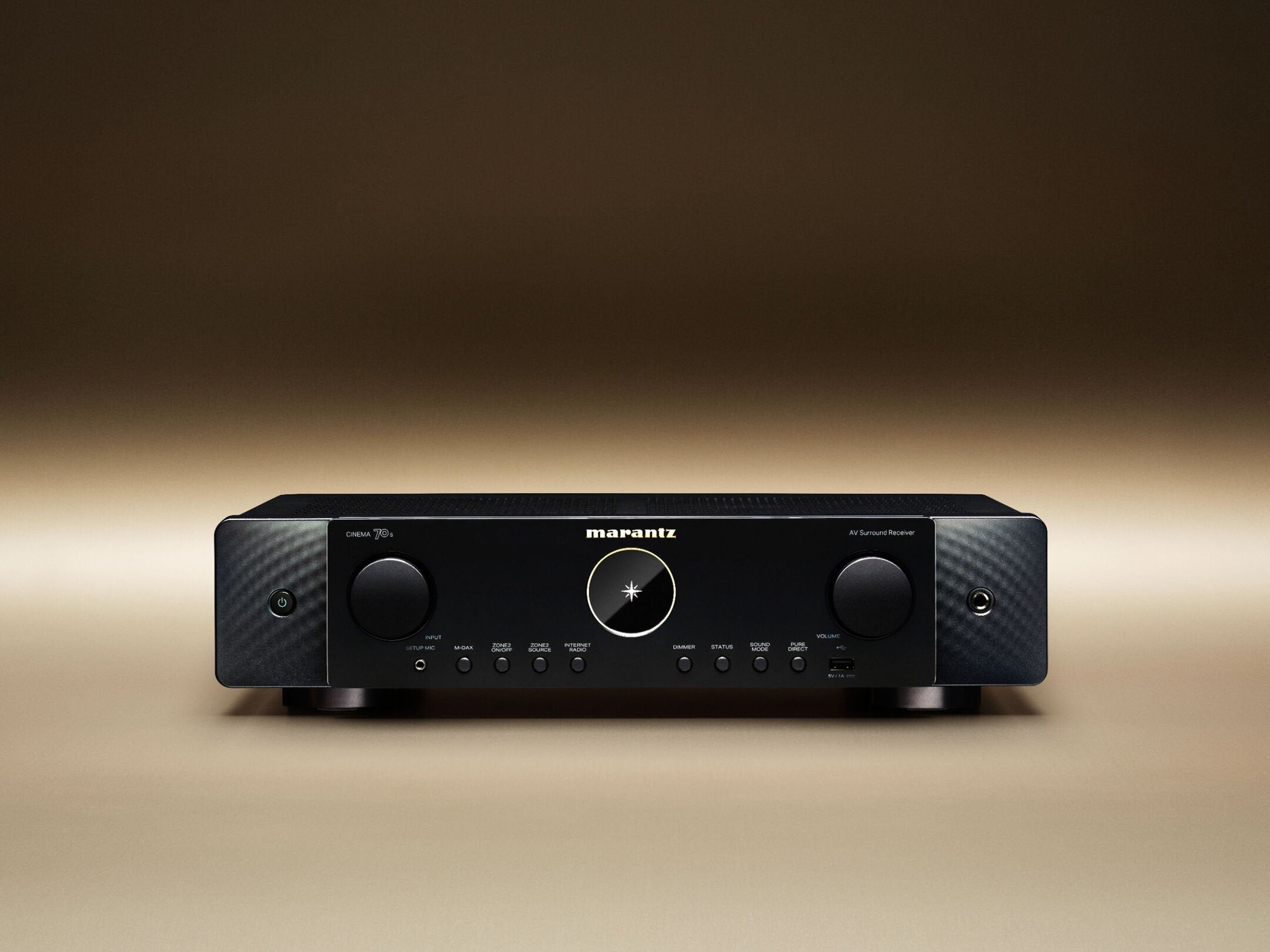 Receivere AV Marantz Cinema 70s negru, vedere frontală, butoane de control și port USB vizibile.#color_black