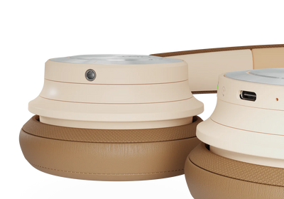 Căști Dali iO-8 Bluetooth, culoare Caramel White, vedere laterală. Detalii port USB și buton control.