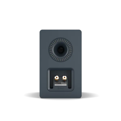 Spate boxă Dali Kupid culoare Chilly Blue, cu port bass reflex și conectori bi-wire placați cu aur.