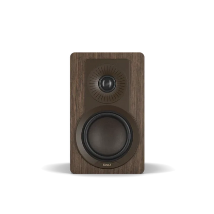 Boxă de raft Dali Kupid culoare Dark Walnut, vedere frontală cu tweeter și woofer vizibile.