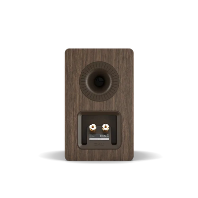 Boxa Dali Kupid culoare Dark Walnut, vedere din spate, cu port bass reflex și conectori bi-wire placați.