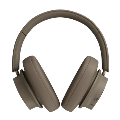 Căști Bluetooth Dali iO-12 culoare Mocha Grey, vedere frontală cu pernițe mari și butoane laterale vizibile.
