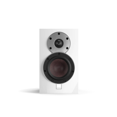 Boxa Dali MENUET albă, vedere frontală, arată difuzorul de bas și tweeterul, ideală pentru audiofili.