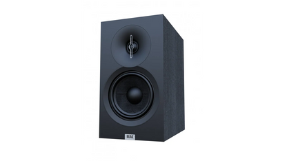 Boxă Elac Debut 3.0 DB53 neagră, vedere frontală laterală, tweeter și woofer vizibile pe panoul față.