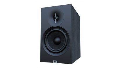 Boxă Elac Debut 3.0 DB63 neagră, vedere frontală ușor laterală cu tweeter și woofer vizibile complet.