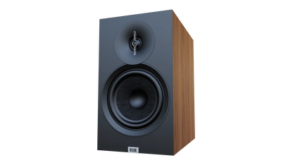 Boxă Elac Debut 3.0 DB63, vedere frontală laterală, finisaj lemn, woofer textil și tweeter vizibile.