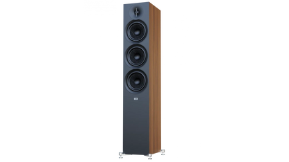 Boxă de podea Elac Debut 3.0 DF63, vedere frontală unghi lateral, 3 difuzoare, finisaj negru/nuc.