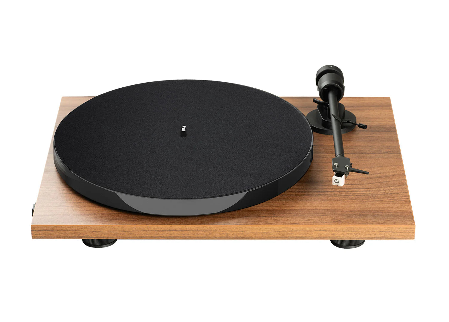 Pick-up Pro-Ject E1 Phono (AT3600L) culoare nuc, vedere frontală cu platan negru și braț de ton vizibil.