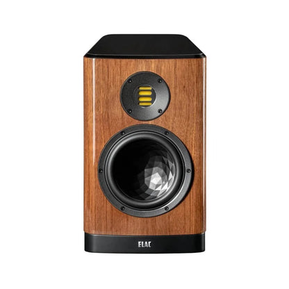 Boxă de raft Elac Vela BS 404.2, vedere frontală, finisaj lemn, tweeter JET și woofer cu structură 3D.