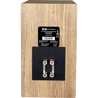 Spatele boxei Elac Uni-Fi Reference UBR62 White/Wood cu conectori bi-wire și etichetă specificații tehnice.