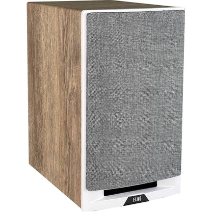 Boxă Elac Uni-Fi Reference UBR62 culoare White/Wood, vedere frontală-stânga cu grilaj textil montat.