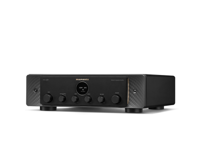 Amplificator Marantz Model 40n negru, vedere din studio, unghi stânga, butoane frontale și afișaj HDMI.