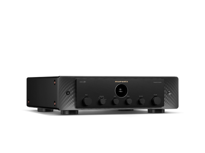 Amplificator Marantz Model 50 negru, vedere studio din unghi dreapta, afișaj digital și butoane control.