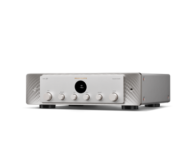 Amplificator Marantz Model 50 argintiu, vedere din studio, unghi stânga. Afișaj central și butoane vizibile.