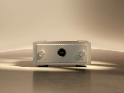 Amplificator Marantz Model 10, vedere frontală, culoare argintie, afișaj central rotund, butoane mari.