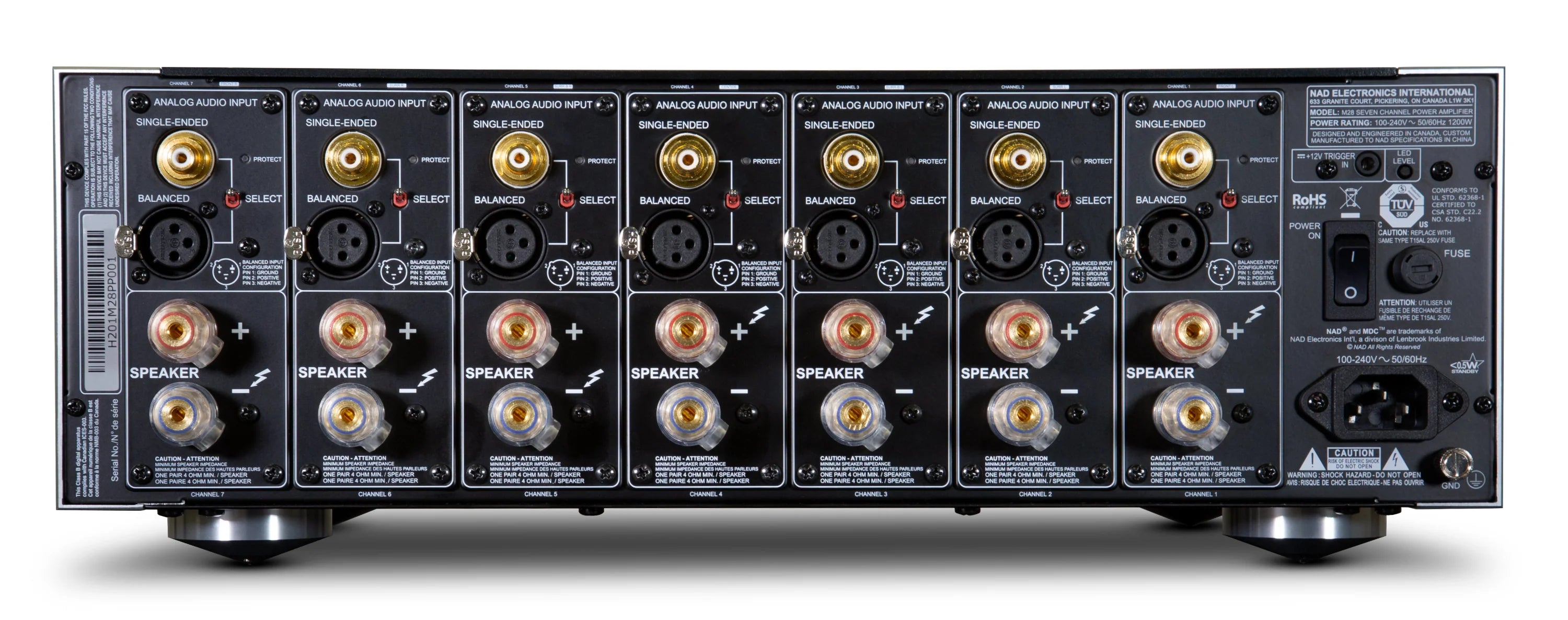 Panou spate NAD M28 Amplificator Multicanal, conexiuni XLR/RCA, ieșiri boxe, port alimentare, 7 canale.