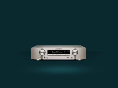 Marantz NR1510 Receiver AV, vedere frontală, culoare argintie, afișaj digital, butoane volum și intrare.