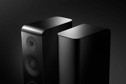 Yamaha NS-2000A boxe de podea, unghi lateral, negru. Prezintă tweeter și woofer vizibile pe una dintre boxe.