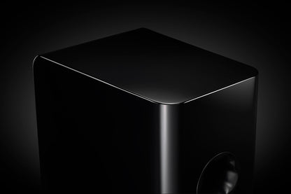 Colțul superior al boxei Yamaha NS-800A, negru lucios, evidențiind finisajul neted și portul lateral.