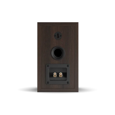 Spatele boxei Dali OBERON 1 în culoare nuc închis, cu port bass reflex și conectori pentru cabluri audio.