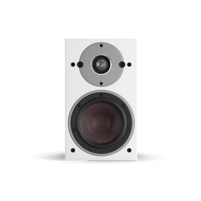 Boxă Dali OBERON 1, față, culoare stejar deschis, vizibil tweeter și woofer pentru sunet clar, detalii audio.