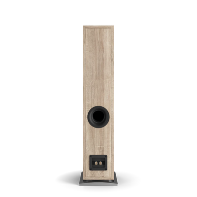 Spatele boxei Dali OBERON 5, culoare stejar deschis, cu port bass reflex și conectori pentru cabluri audio.