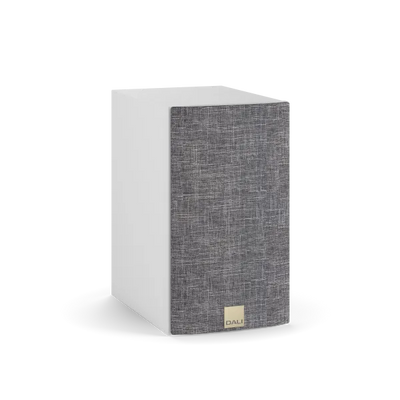 Boxa Dali OPTICON 1 MK2, vedere frontală, culoare alb satin, grilaj gri vizibil. Ideal pentru audiofili.