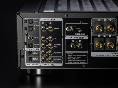 Conectori spate Denon PMA-1700NE Amplificator, vedere detaliată. Include intrări audio optice, coaxiale, USB-DAC și control IR.