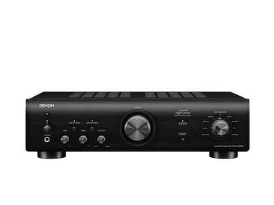 Amplificator Denon PMA-600NE negru, vedere frontală. Afișează butoane de volum, selector intrare și reglaje ton.