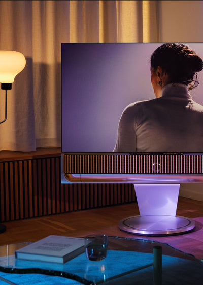 Bang & Olufsen Beosound Theatre 65 TV și soundbar - Suport de masă - imagine oficială Bang & Olufsen 4