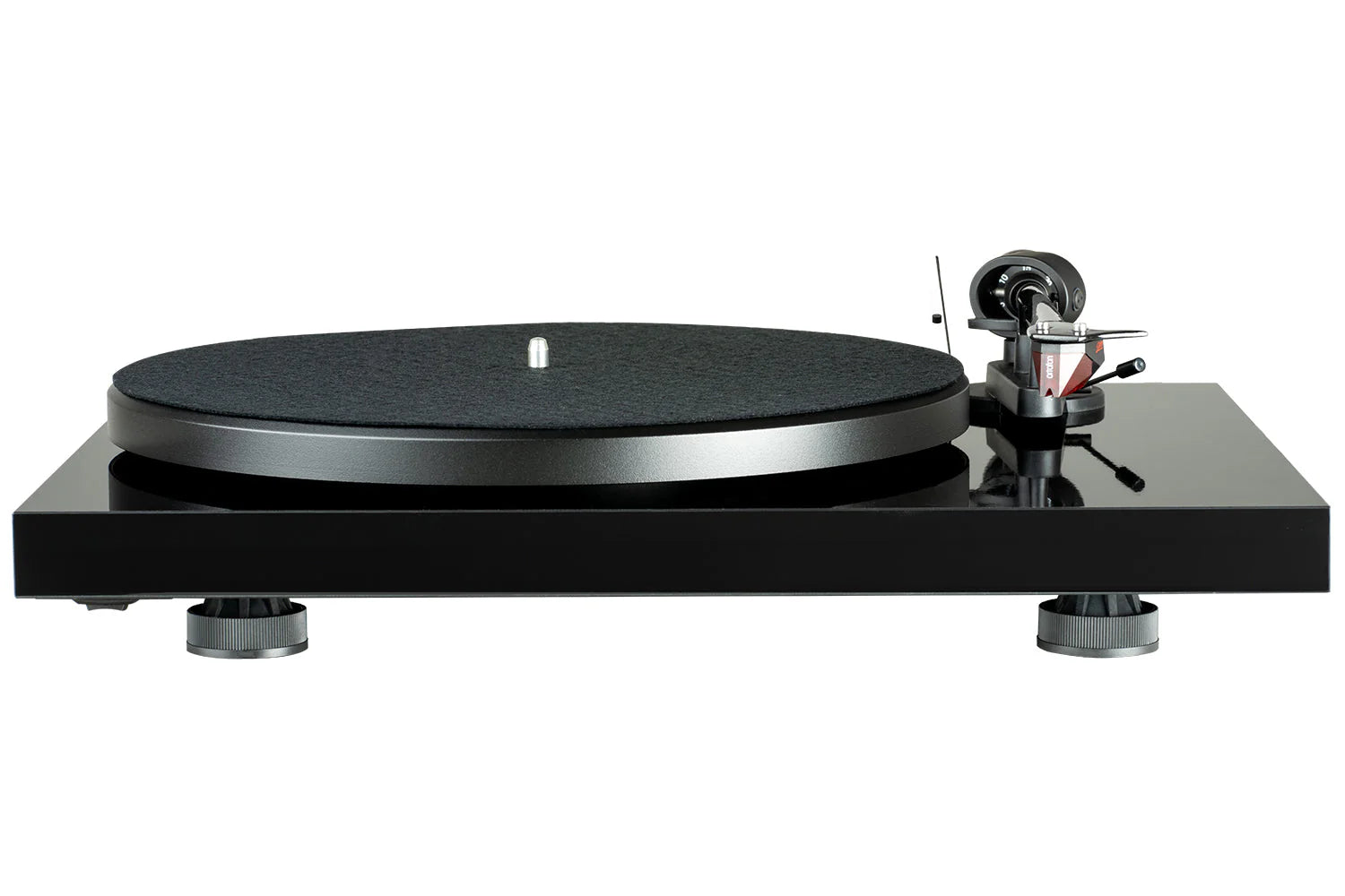 Pickup Pro-Ject Debut E Carbon Phono 2M Red, vedere frontală, finisaj negru lucios, braț și doză vizibile.